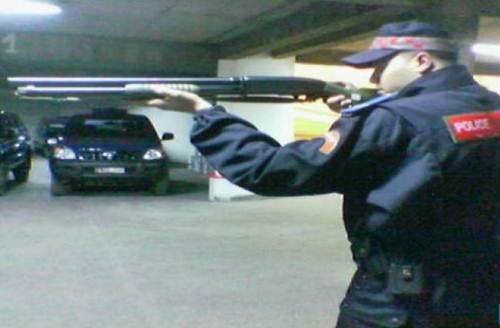 الدار البيضاء.. ضابط شرطة ممتاز يضطر لاستعمال سلاحه الوظيفي لتوقيف شخص عرض حياة المواطنين وعناصر الشرطة للخطر