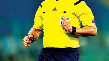 كاف يقرر إيقاف 11 حكمًا لتورطهم في قضايا فساد ، وعدد من المسؤولين