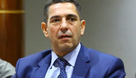 وزارة التربية الوطنية تضرب في العمق اللغة العربية وتنتصر لدعاة التسفيه والتهريج.. باعتماد الدارجة في مقررات دراسية