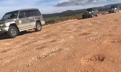 الأشغال بالمسلك الطرقي الرابط بين الحاجب وأزرو متعثرة و تعرقل حركة المرور