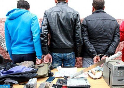 فاس: توقيف ثلاثة أشخاص بأوطاط الحاج وحجز أزيد من طن من المخدرات وسيارتين