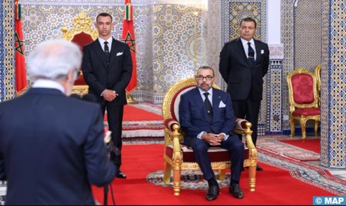 بعد استقبال الملك له، والي بنك المغرب: تثمين الرأسمال البشري في طليعة الأولويات..