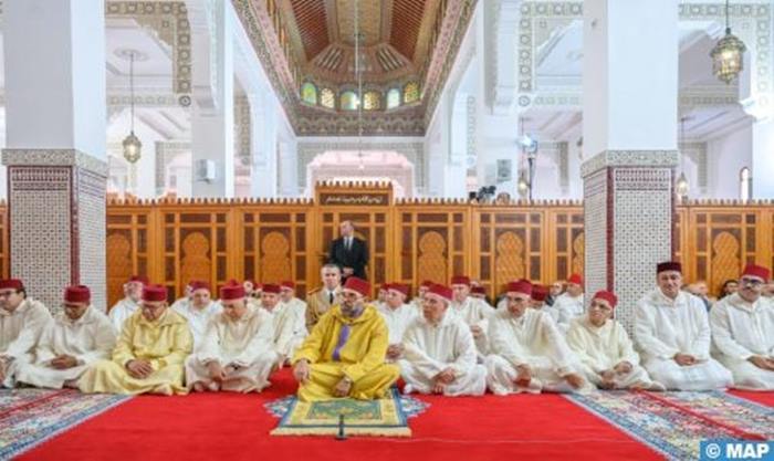أمير المؤمنين يؤدي صلاة الجمعة بمسجد الهادي بسلا