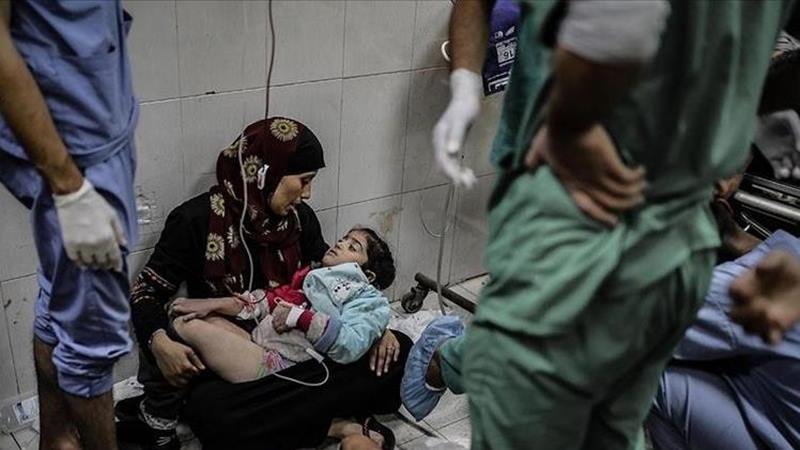 طبيب مغربي عائد من قطاع غـ..ـز.ة، يصف ما يجري بـ: وصمة عار  على جبين العالم