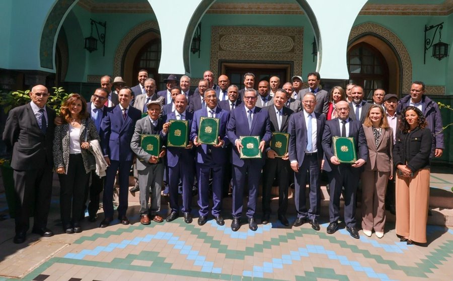الحكومة تتفق مع المركزيات النقابية على زيادة هامة في أجور العاملين في القطاع العام