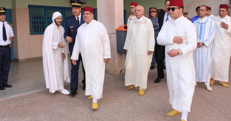 بمناسبة عيد الأضحى.. عامل إقليم خنيفرة يقوم بزيارة إنسانية للسجن المحلي