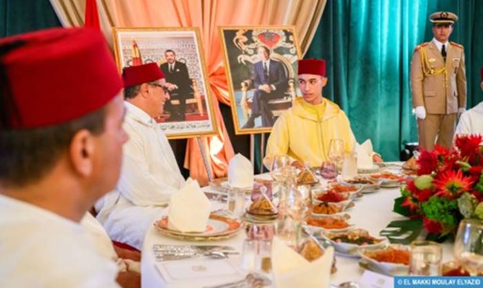 ولي العهد الأمير مولاي الحسن يترأس بتطوان مأدبة غداء أقامها رئيس الحكومة بمناسبة عيد العرش المجيد