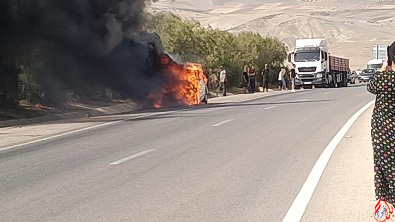 تازة.. اشتعال النيران في سيارة خفيفة على الطريق السيار