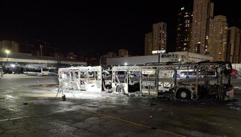 انفجار عبوات ناسفة في حافلات بوسط إسرائيل