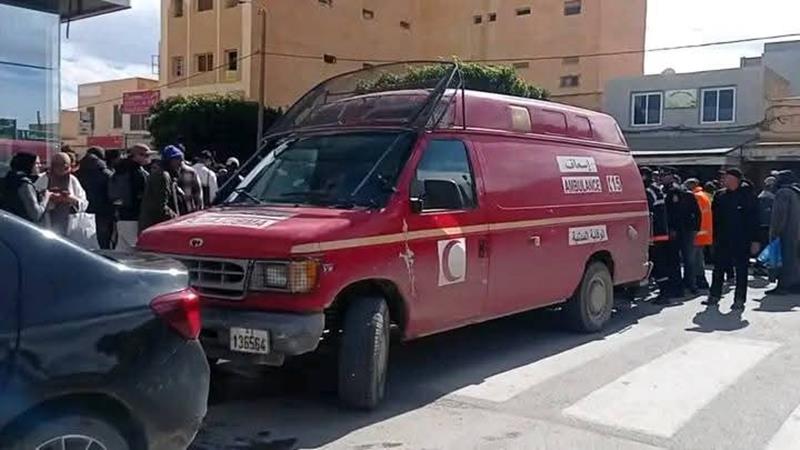 جرسيف.. سقوط يافطة إشهارية على شاب في الشارع العام