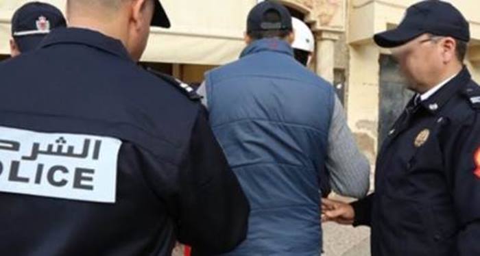 اعتقال ضابط شرطة ممتاز متلبسا بالابتزاز وتسلم مبلغ مالي على سبيل الرشوة بمكناس