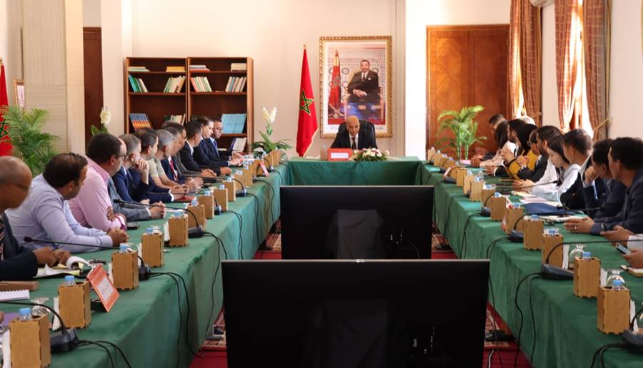 سطات.. وضعية الاستثمار والقطاعات الانتاجية محور لقاء بين عامل الاقليم ومستثمرين مغاربة وأجانب