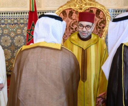 الملك يستقبل بالرباط عددا من السفراء الأجانب