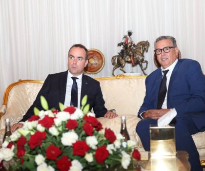 الوزير الأول الفرنسي يحل بالمغرب لترؤس أشغال الدورة الـ 15 مع رئيس الحكومة